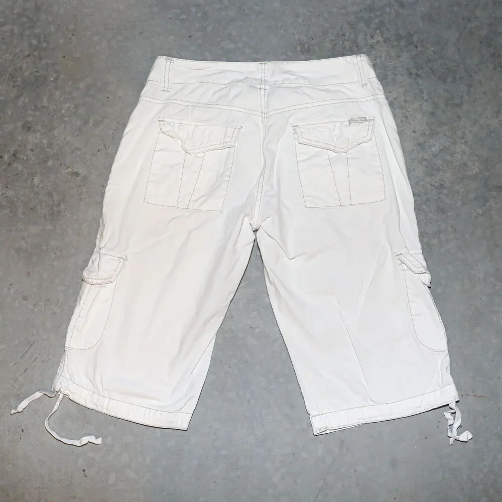 UNIONBAY Women's White Cargo Bermudas - Picture 3 of 4